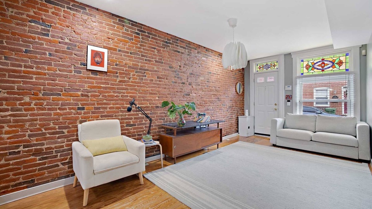 Canton House | Romantic Rowhome, pet friendly + 6 minutes walk from Patterson Park