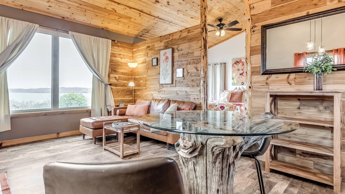 Longtown Cabin | Romantic Rustic Getaway! Elevated Treehouse w/Jacuzzi Tub. Rest, Relax, Repeat!