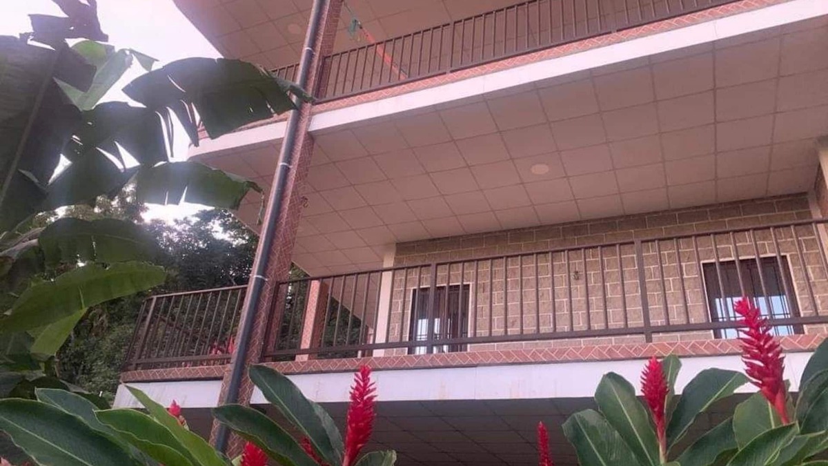 Morazan Hotel | Romantic Spanish villa 10 minutes away from cascade.