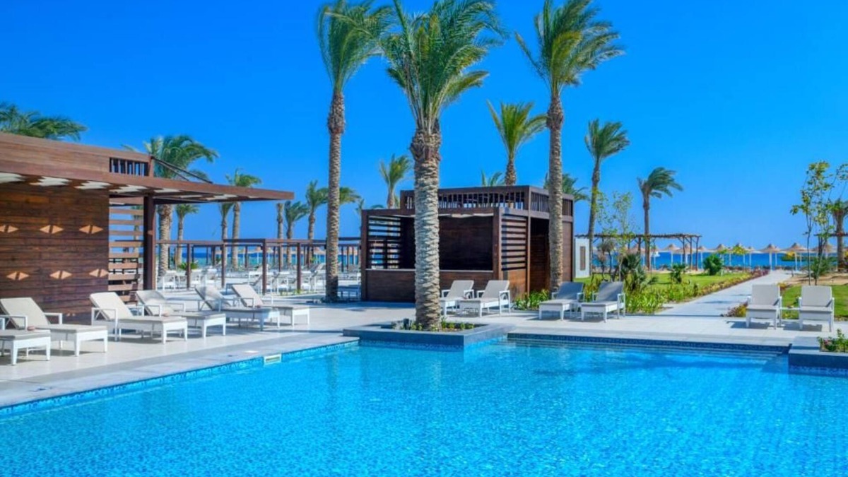 Port Ghalib Hotel | Romantic Seaside Room with Balcony Overlooking the Red Sea - with Breakfast