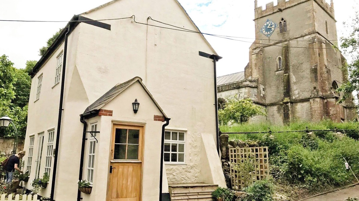 Ashbury Cottage | Romantic & Secluded Cottage. Beautiful Walks & Fantastic Pub