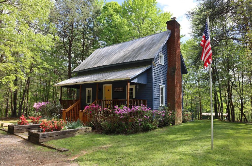 Tigerville House | Romantic, Secluded Historic Cottage on 5 Acres 30 mins to TIEC