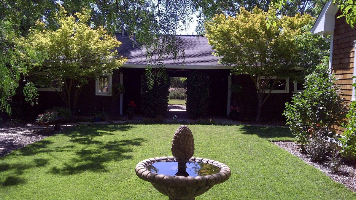 Sonoma Cottage | Romantic Sonoma Cottage On 1 Acre in Wine Country