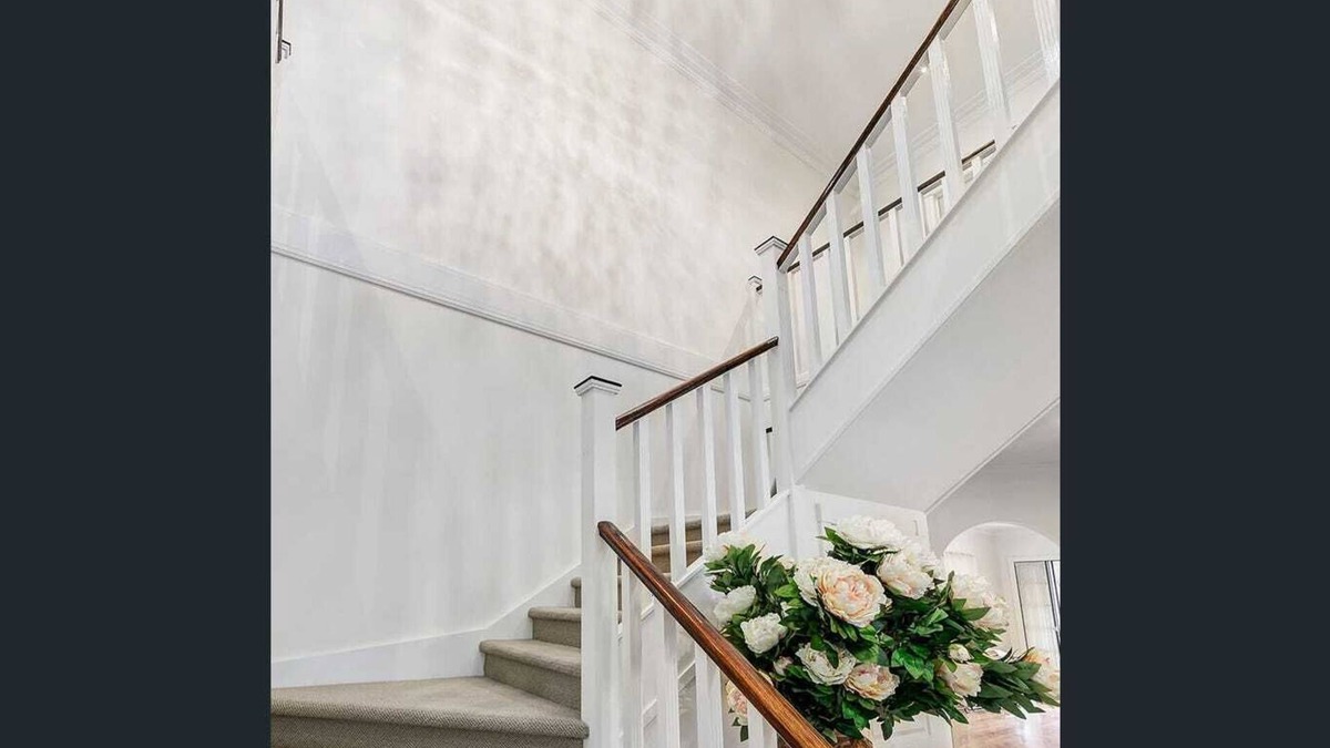 Balwyn House | Romantic Spanish villa w/hot tub — 5 min from the beach!