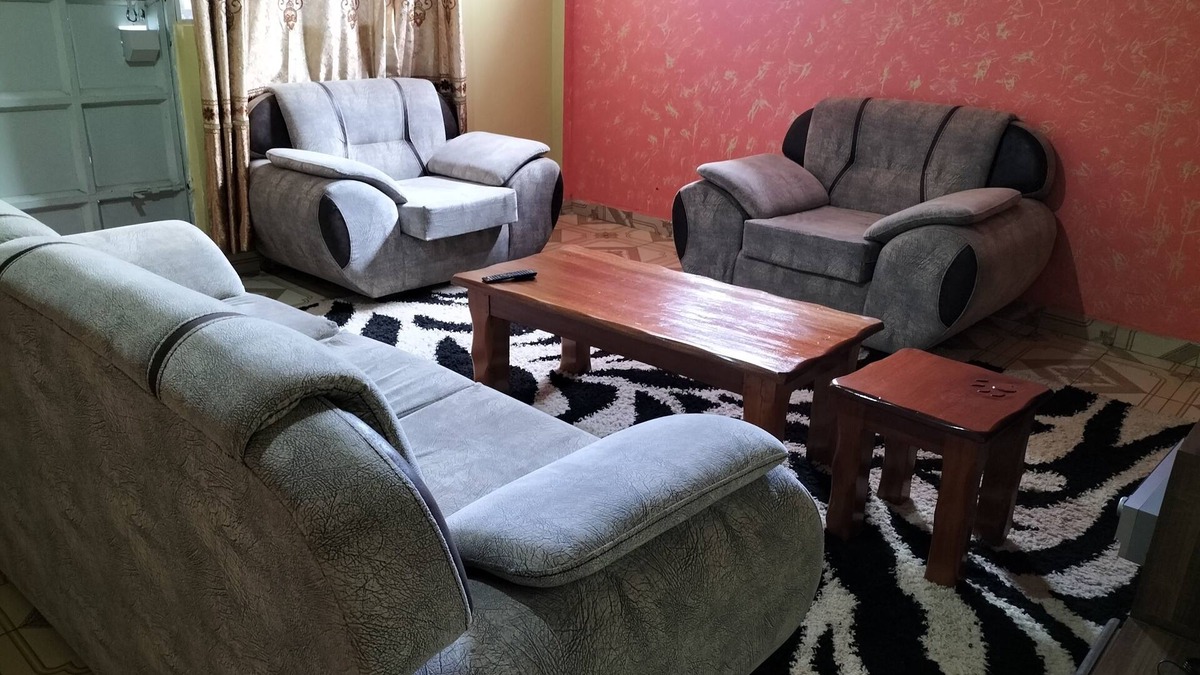 Kikuyu Apartment | Romantic Spanish villa w/hot tub — 5 min from the bus stop