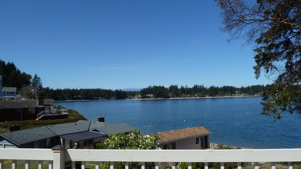 Grapeview House | Romantic Stretch Island Waterfront View Cottage w/Hot Tub and Easy Beach Access