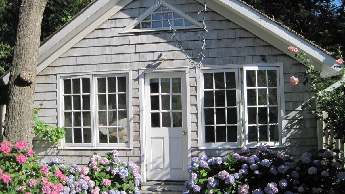Sag Harbor Apartment | Romantic Studio Cottage, Walk to Town