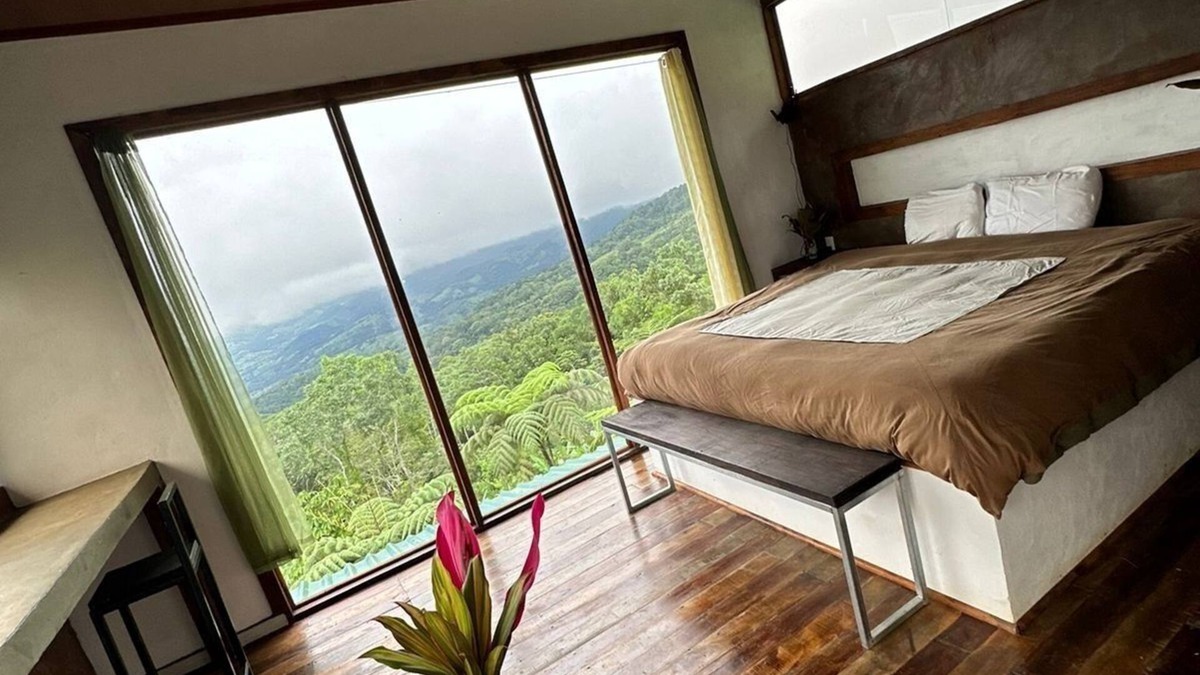 San Isidro de El General Apartment | Romantic Studio Retreat with Breathtaking Ocean & Mountain Scenery
