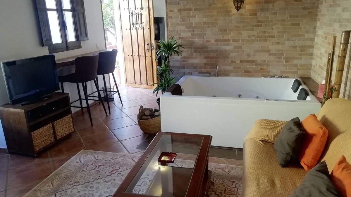 Felix Apartment | ROMANTIC STUDIO IN BEAUTIFUL RIVER VILLA NEAR THE SEA