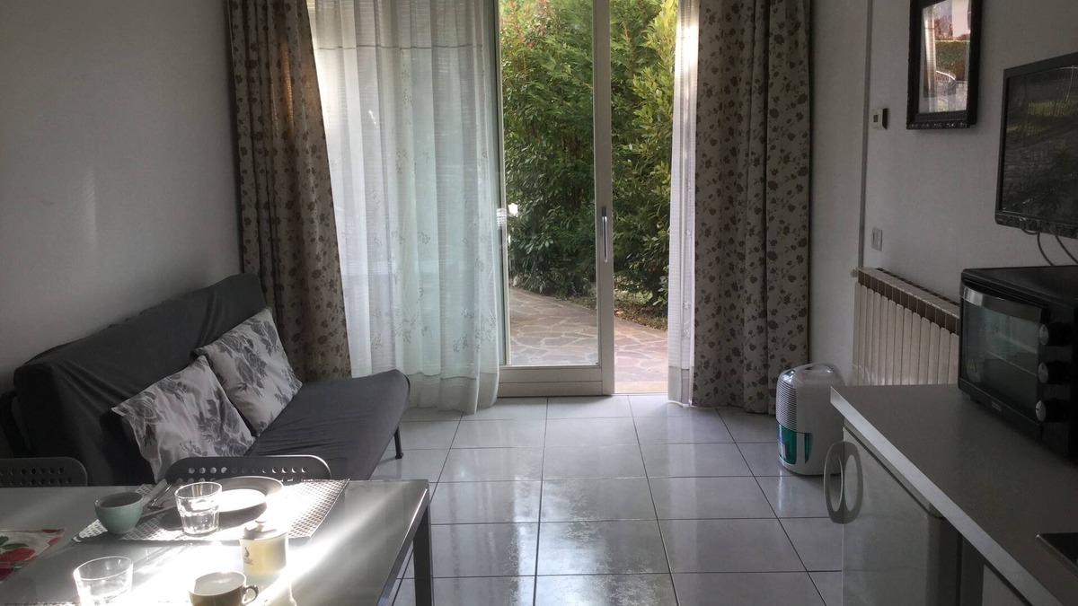 Entratico Apartment | romantic studio, lake area