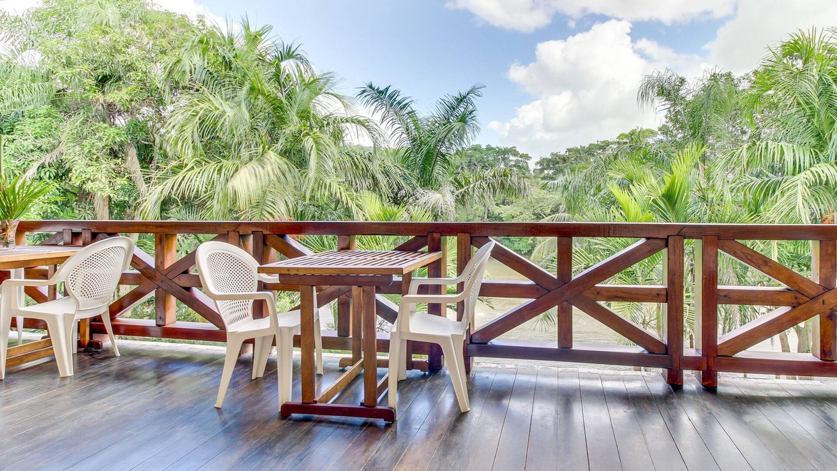 Bullet Tree Falls House | Romantic Suite on Riverfront Property with WiFi, AC & On-Site Pool/Dining