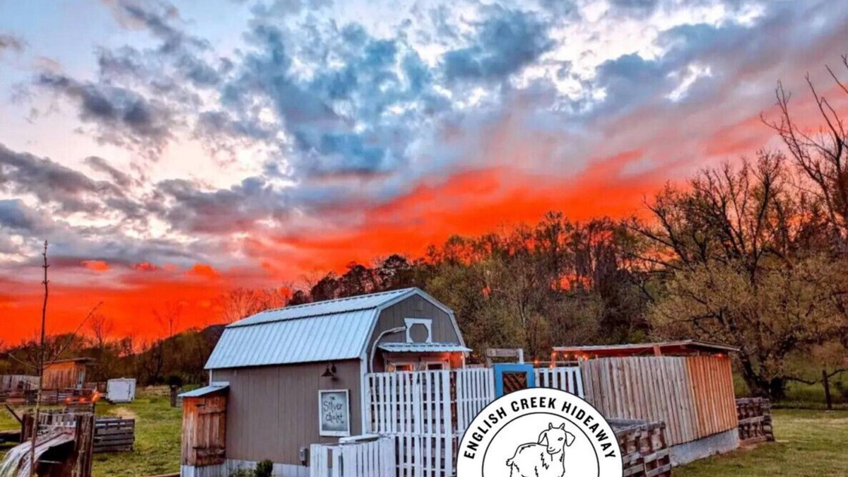 Newport House | Romantic Tiny House w Sauna, Outdoor Tub in Goat Farm