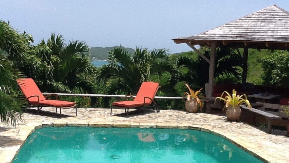 Falmouth Harbour Cottage | Romantic Tropical Hideaway - Birds & Bees Cottage