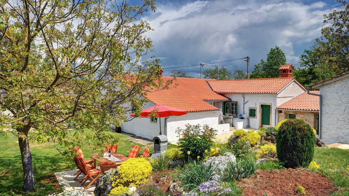 Gracisce Villa | Romantic Villa Angelina with a swimming pool for a very special vacation.