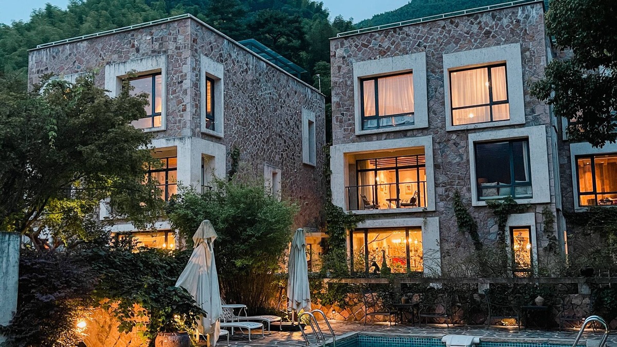 Deqing County House | Romantic villa in Moganshan, China