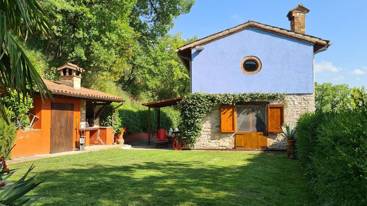 Fabriano Villa | Romantic Villa La Chiesetta with private pool ideal for couples and families