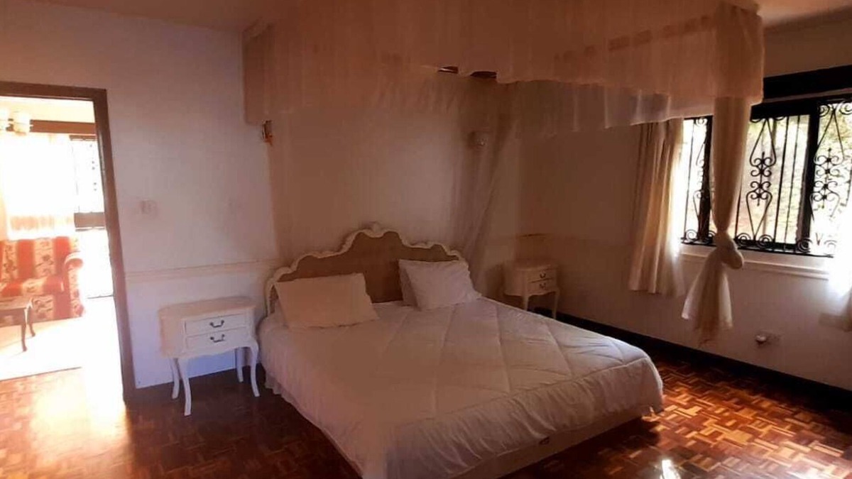 Kitisuru Cottage | Romantic villa with private balcony — 5 min from village market !