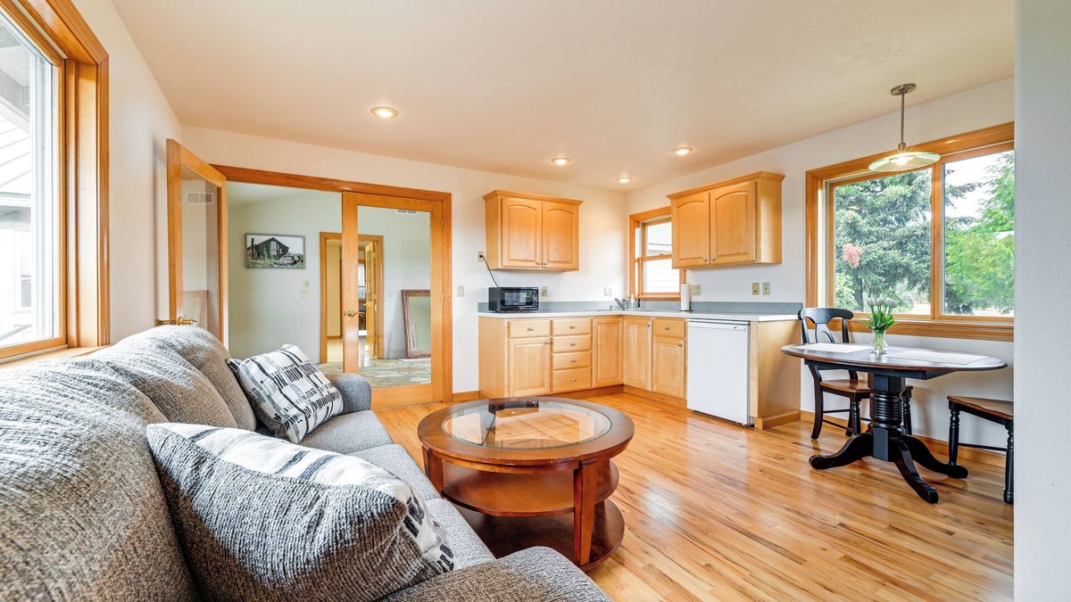 Oakland House | Romantic Vineyard Getaway in Oakland: Mtn Views!