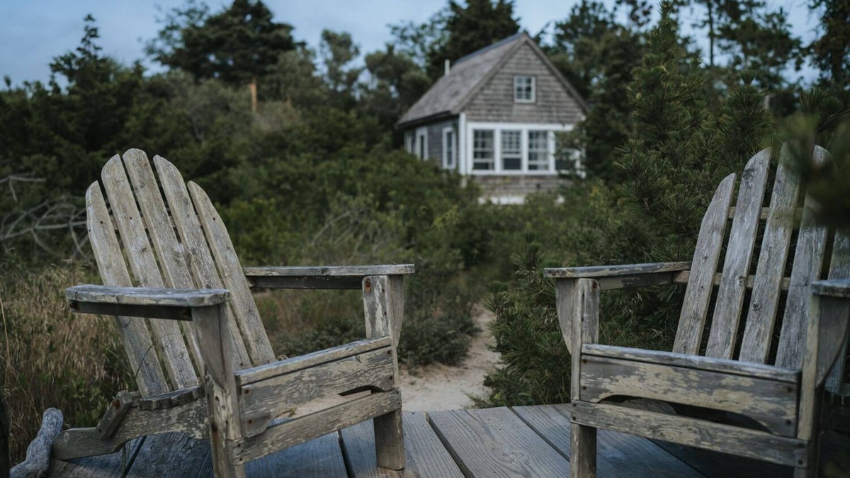 North Truro Cottage | Romantic Waterfront Artist Cottage