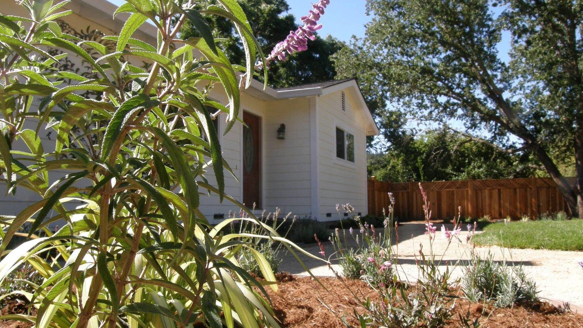 Kenwood House | Romantic Wine Country Cottage in Kenwood - Walk to 15 Wineries