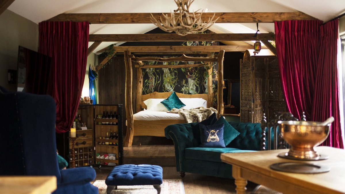 Layer de la Haye Cabin | Romantic Woodland Cabin