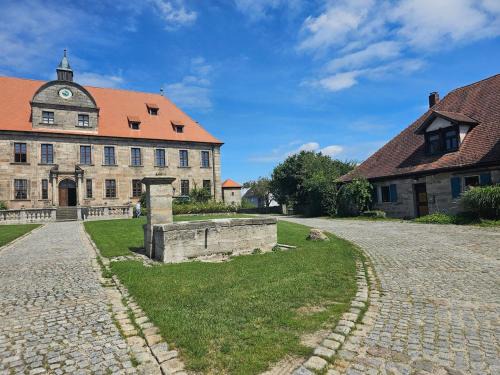 Hemhofen Apartment | Romantisch wohnen im Schlosshof auf dem Land