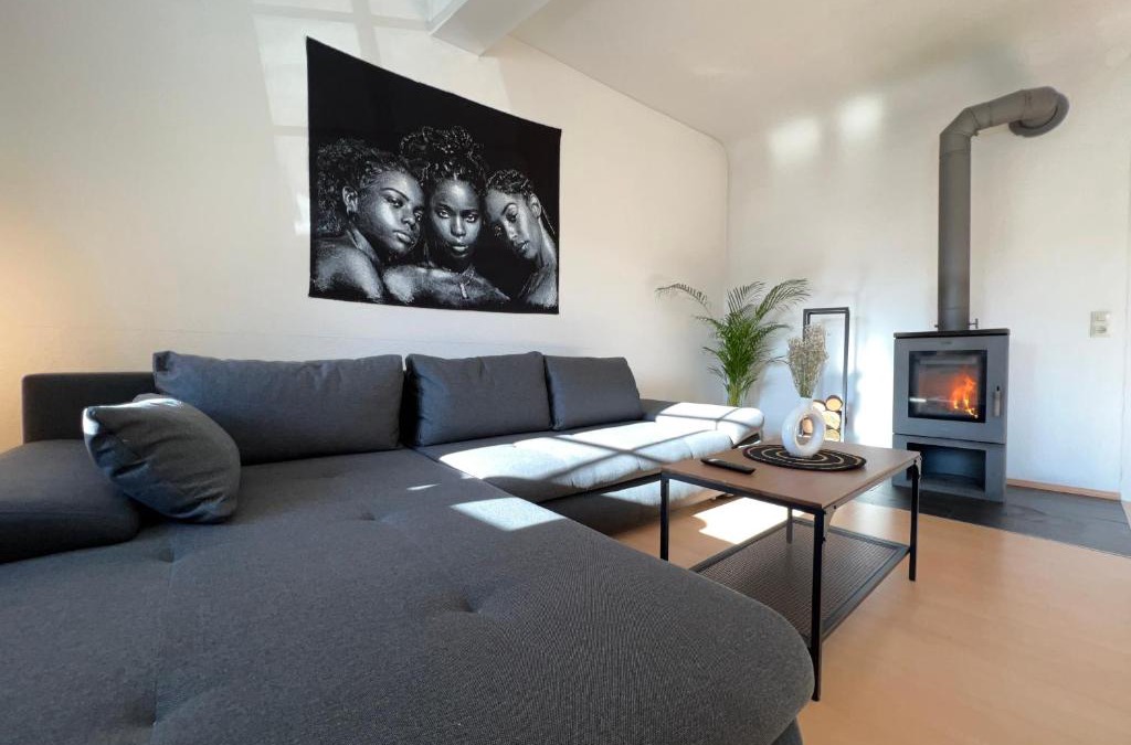 Knielingen Apartment | Romantisches Kamin-Apartment by Rabe - Gartenabteil, Smart-TV, Netflix