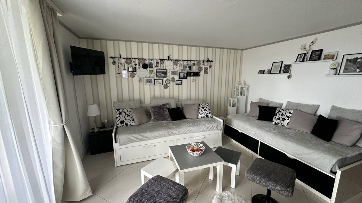 Andelfingen District Apartment | Romantisches Studio Inmitten von Weinbergen