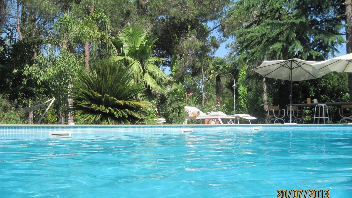 Cesano Villa | ROME VILLA COTTAGE EXCLUSIVE USE OF LARGE SWIMMING POOL TREEHOUSE AVAILABLE
