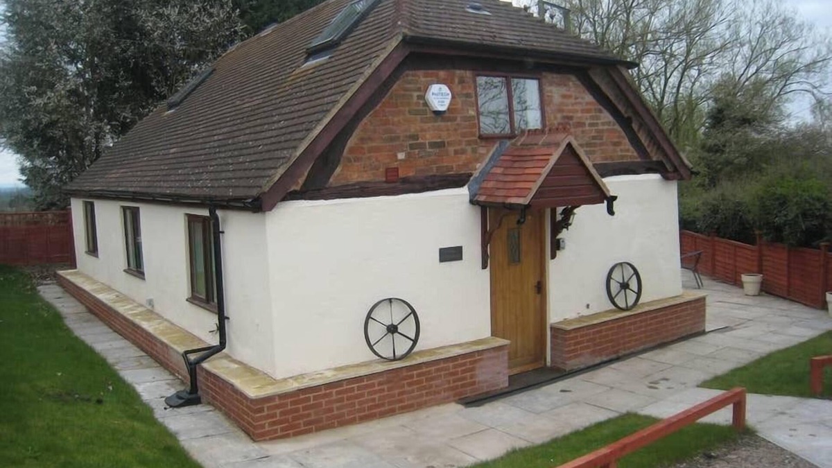 Saintbury Cottage | Romeo Cottage - Sleeps up to 5 - HOT TUB