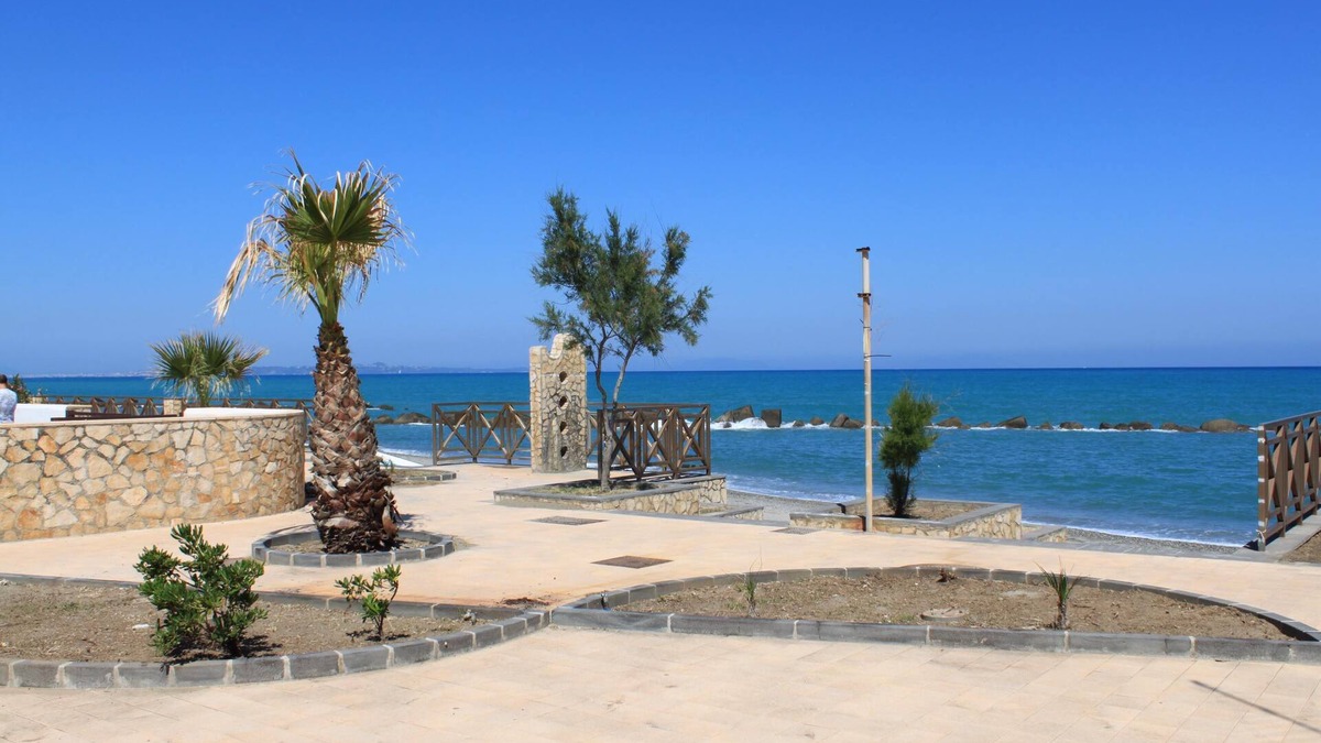 Rometta Marea Apartment | Rometta Marea: attic with terrace 250 meters from the beach
