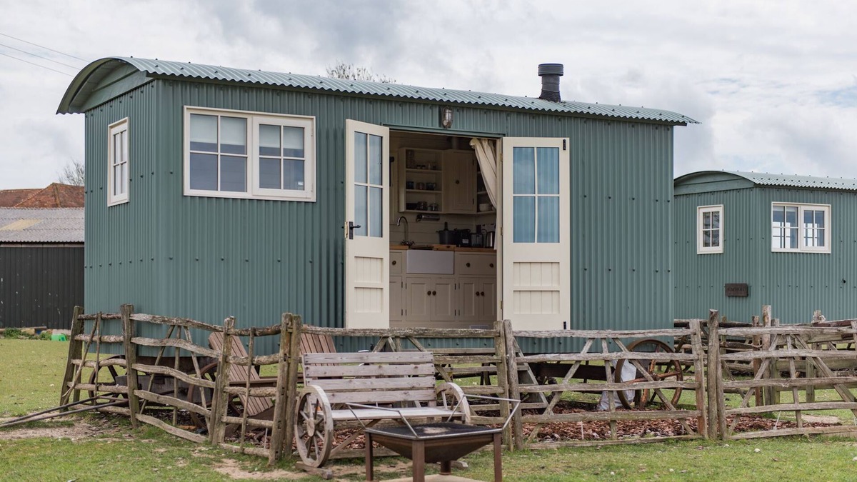 St Mary's Bay Cabin | Romney Marsh Huts by Bloom Stays - beautiful shepherds hut that sleeps 4 guests in 2 bedrooms