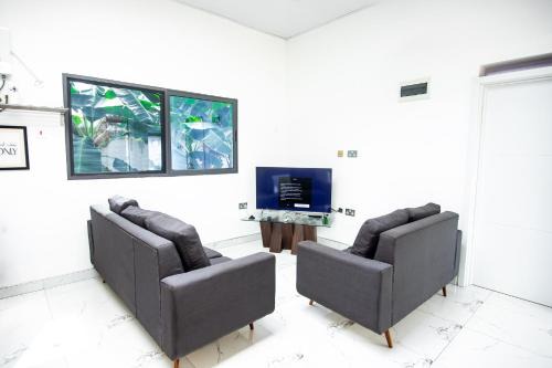 Ajumako Apartment | Ron's lodge