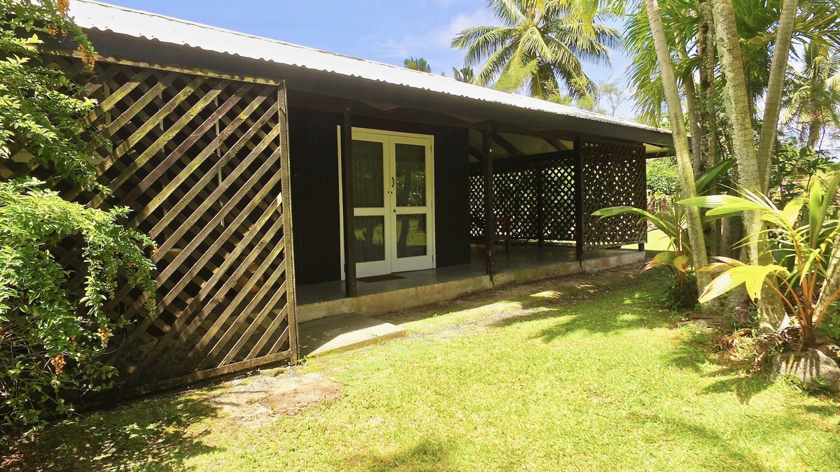 Tapere of Titikaveka House | Rona Kaitangata - across the road from the beach