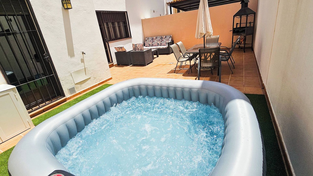 Ronda House | RONDA HOME, BEAUTIFUL MODERN HOUSE + WIFI