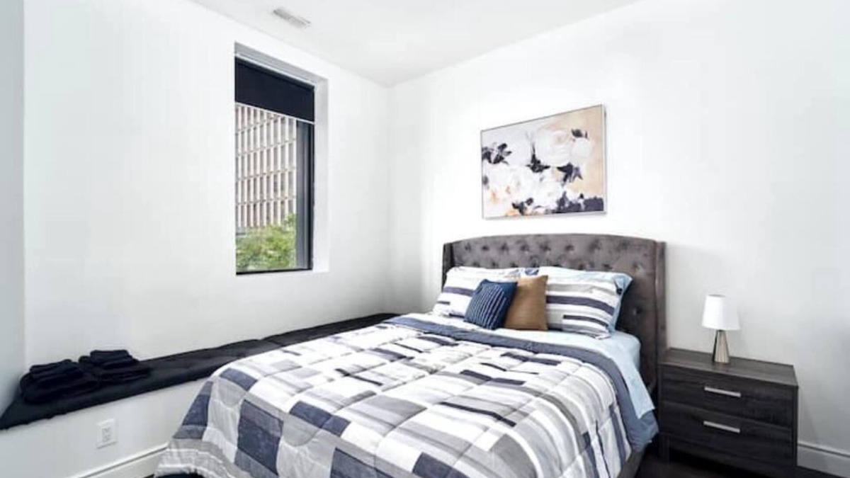 Windsor Apartment | ROOF TOP 2-Bedroom PentHouse with Roof Top Patio with BBQ