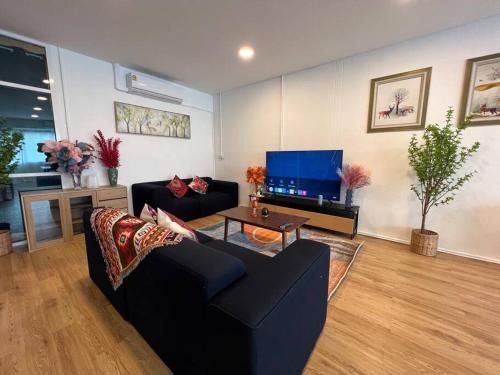 China Town Apartment | Roof Top 4BR Top Private Floor, china town, center