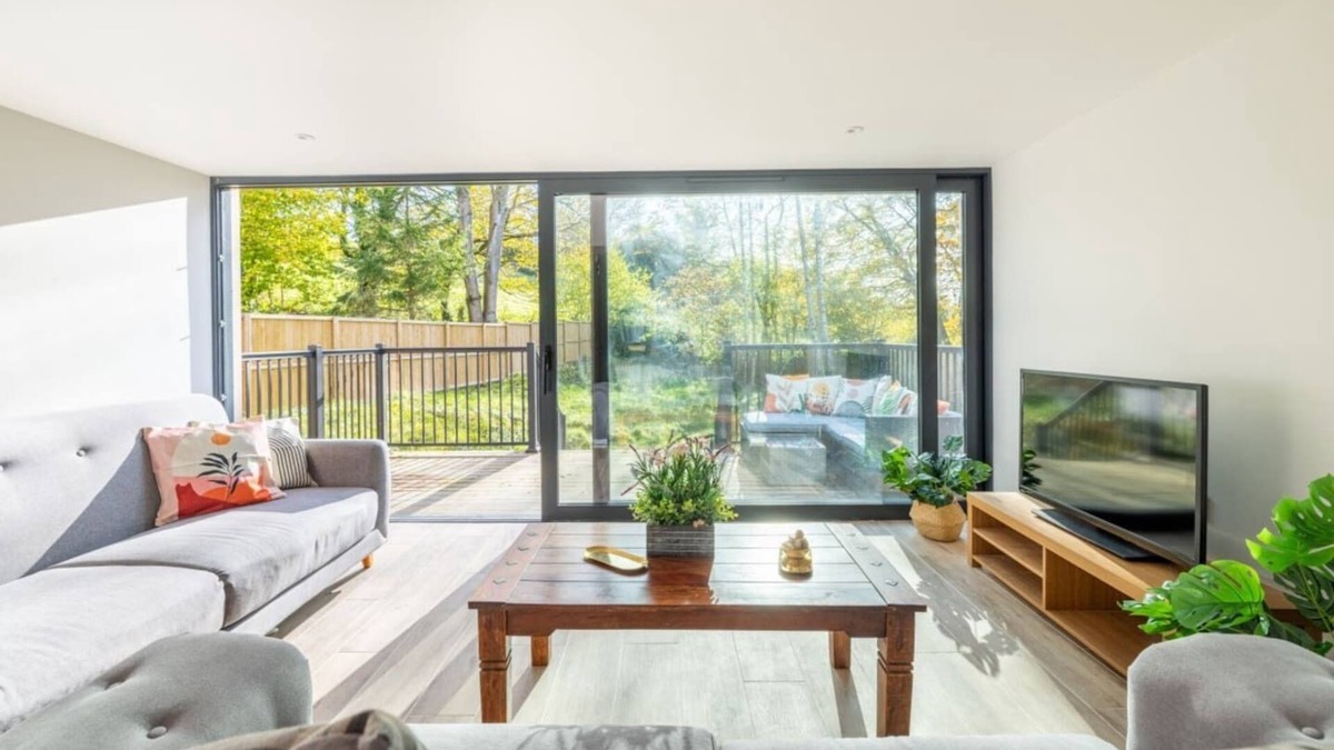 Redlynch House | ❤️Roof top Garden Sleeps 8 Spacious Retreat❤️