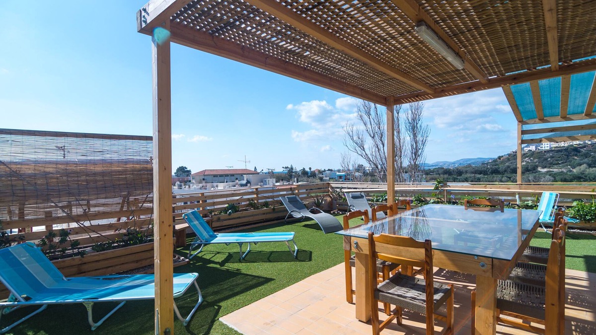 Palaiochora Condo | Roofgarden home w jacuzzi