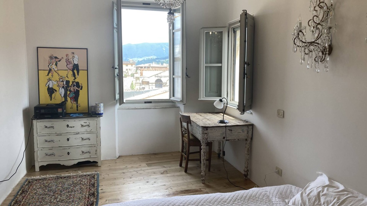 Foligno Apartment | Rooftop apartment on medieval piazza