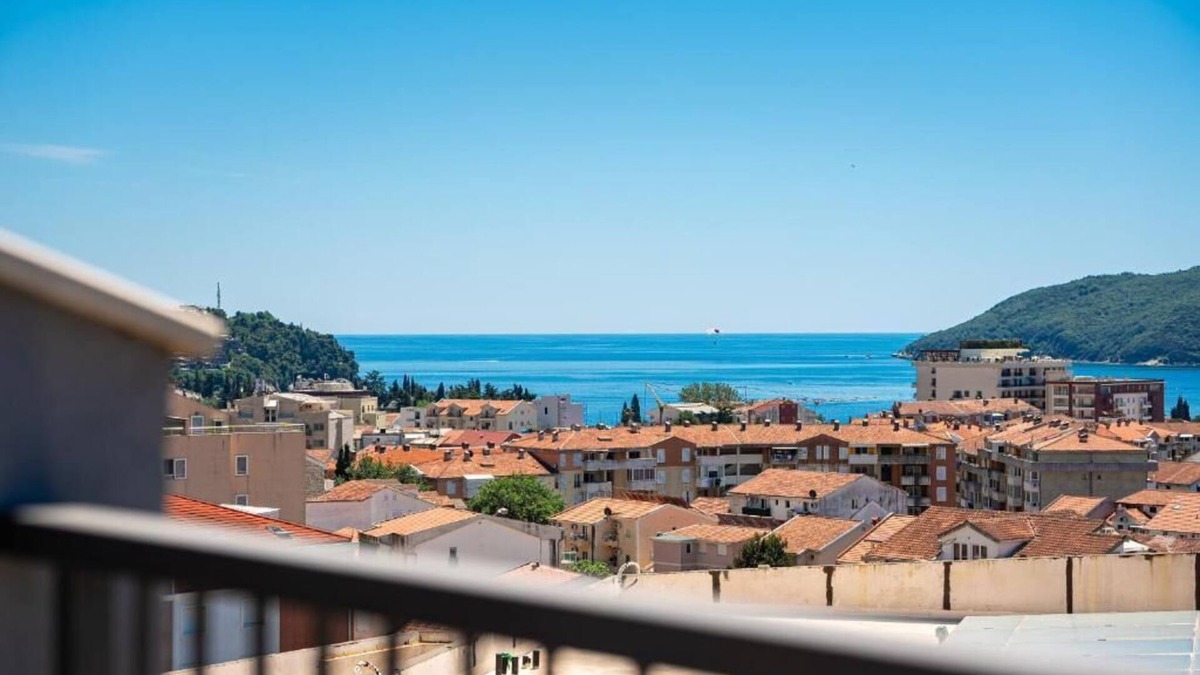 Lazi Apartment | Rooftop Apartments & Rooms