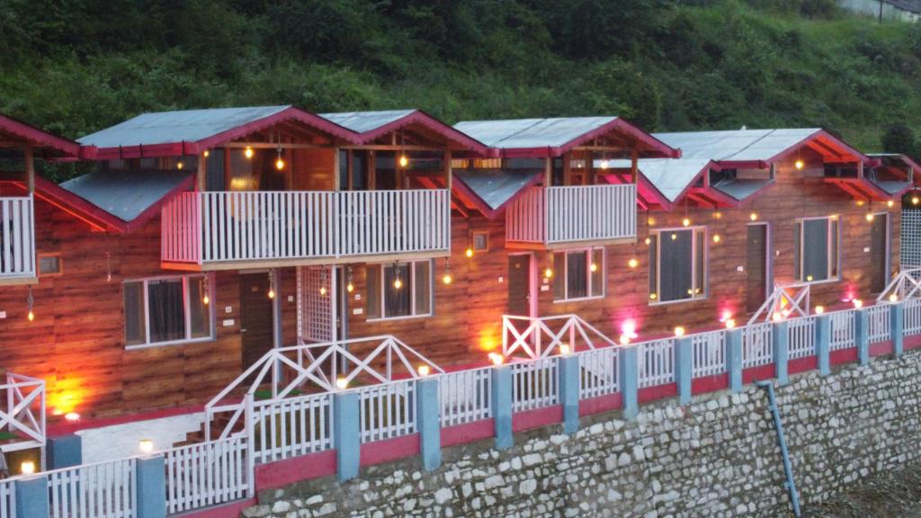 Naina Range Hotel | Rooftop Cottages & Restaurant, Pangot