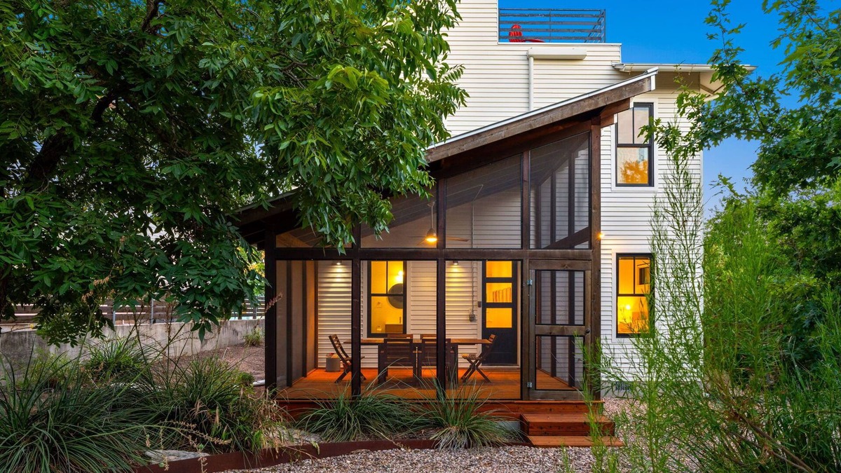 Foster Heights House | Rooftop Deck 5 Mins to Downtown