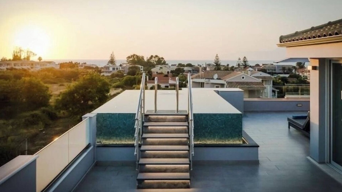Magoulades Apartment | Rooftop Luxurious Suites with Sea Views and Private Pools 600m from the beach