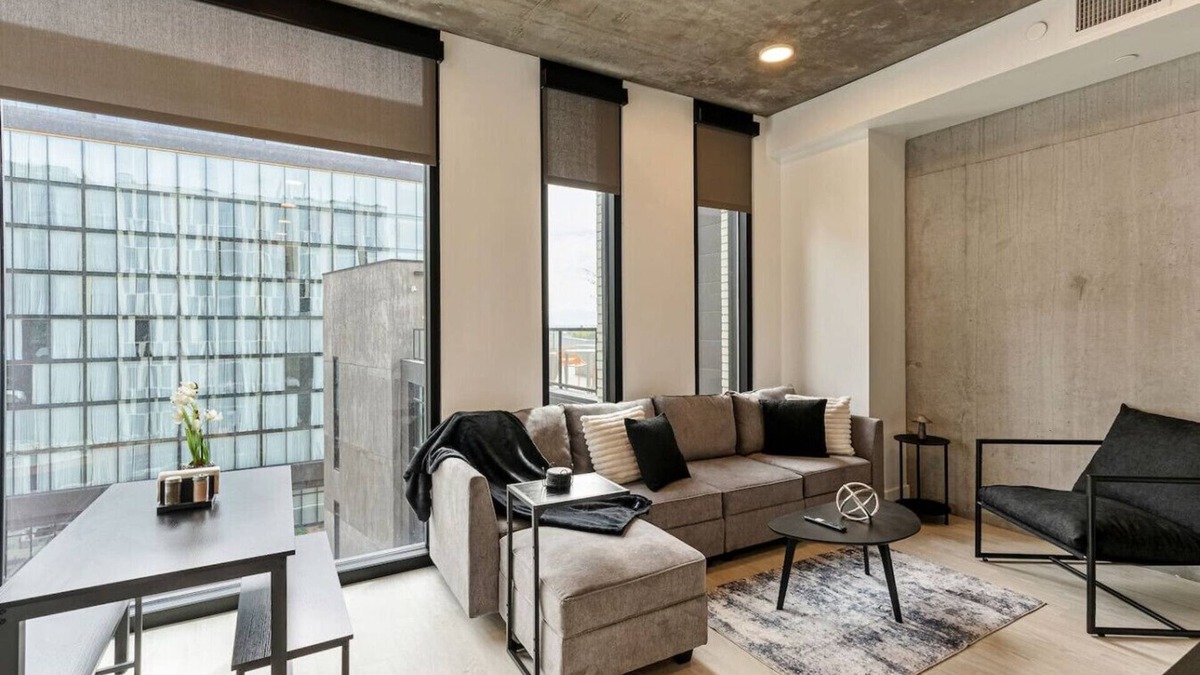 Rio Grande Apartment | Rooftop Pool + Hot tub | Gym | King Bed | Parking