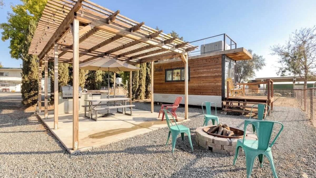 Tulare House | Rooftop Spa! Tiny Home on the Farm with Gym
