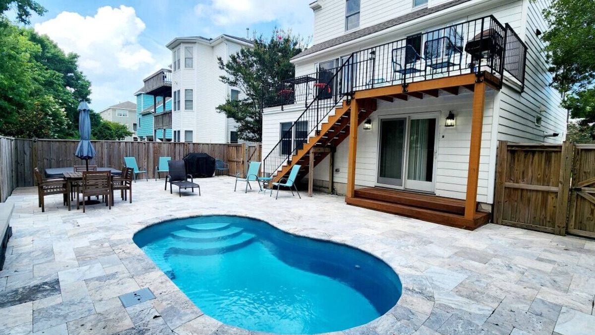 Croatan Beach House | Rooftop Views + Pool | Walk to Beach