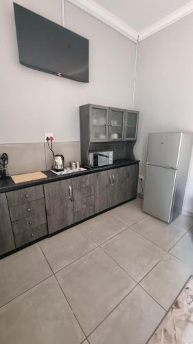 Kathu Apartment | Rooisand Oornag Akkommodasie