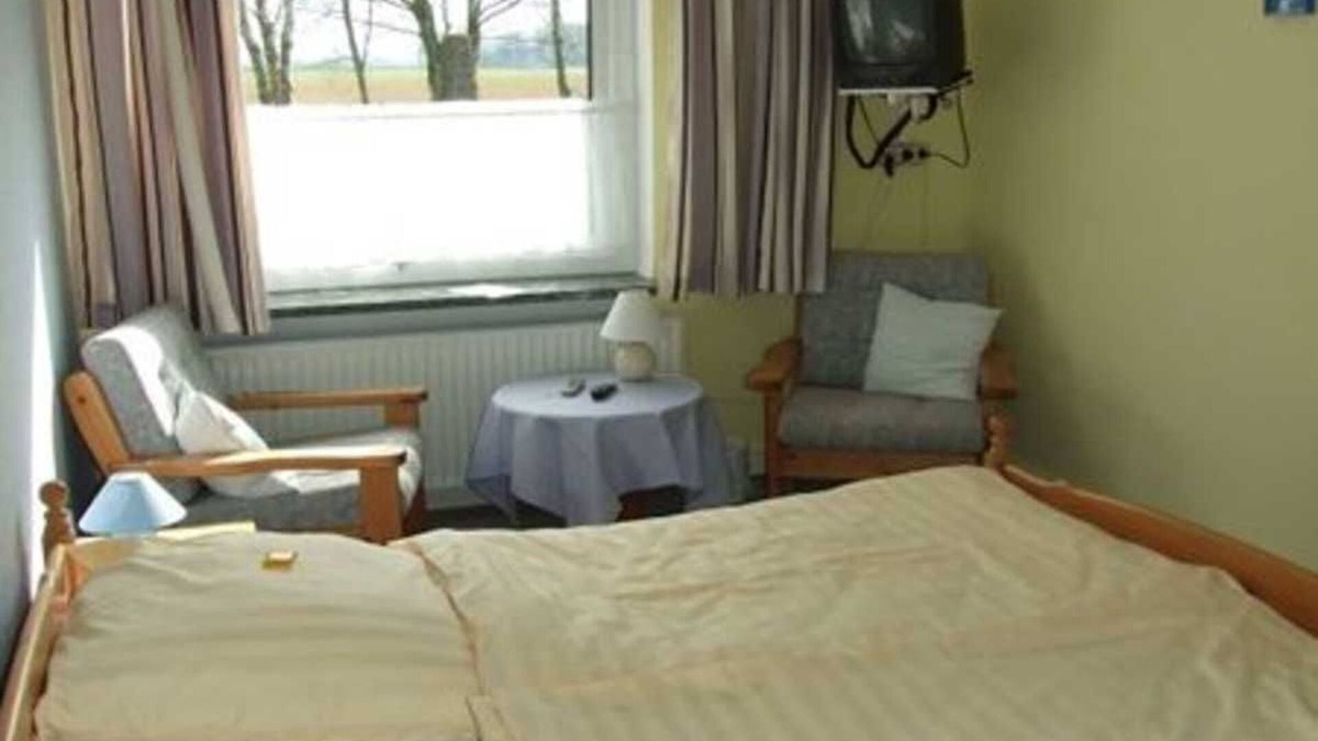Friedrichskoog Bed & Breakfast | Room 1 Double Room - Pension Bed & Breakfast behind the North Sea dike