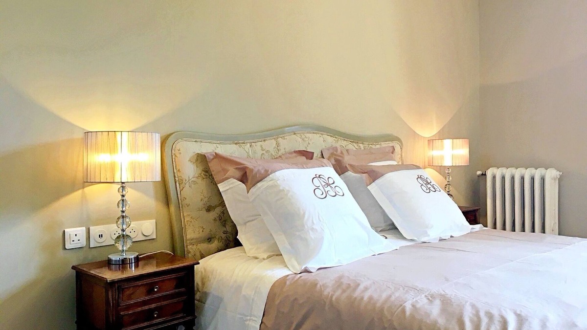 Jarze Bed & Breakfast | Room 1 King size double bedroom